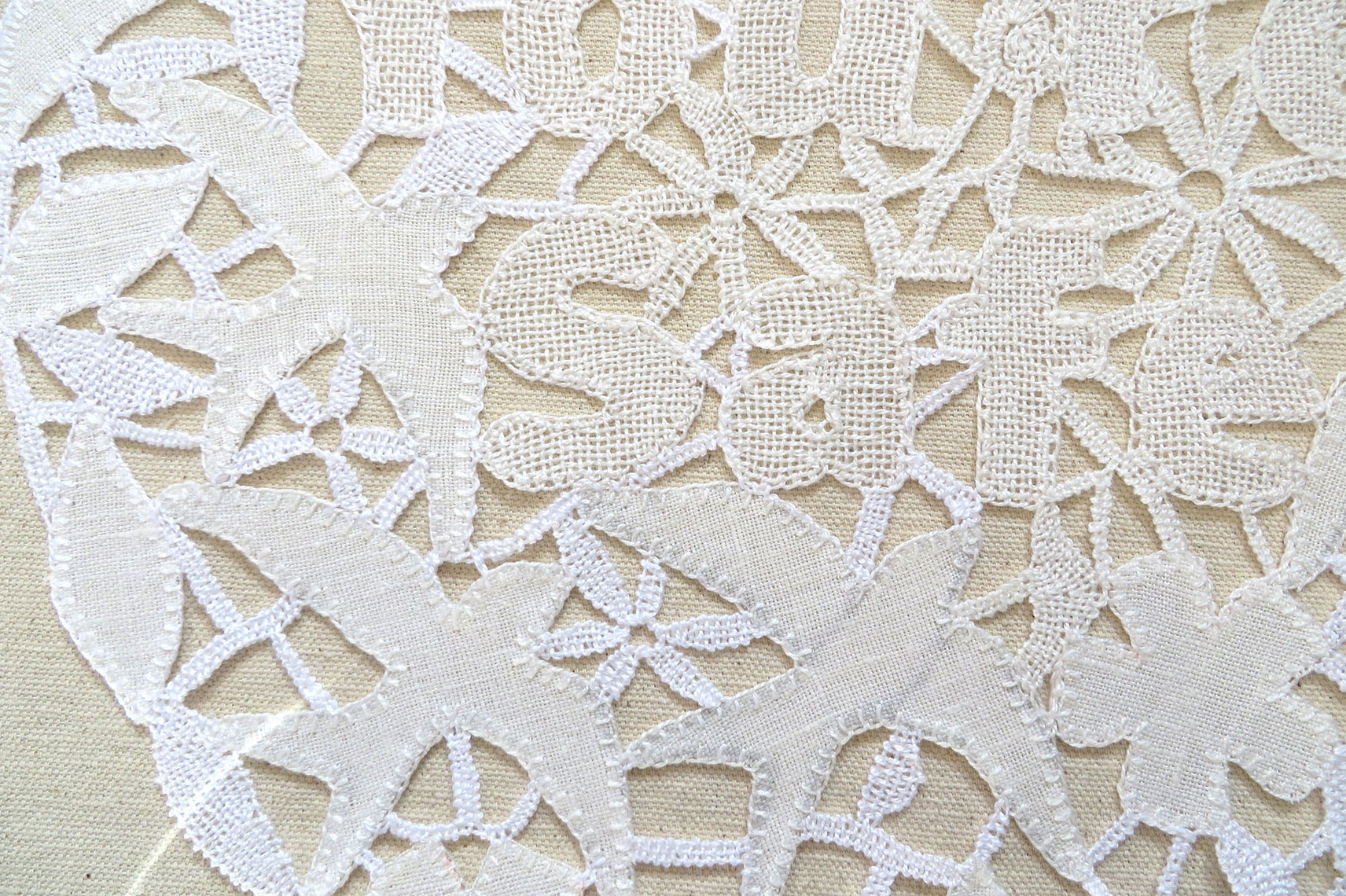 Detail Drone Doily